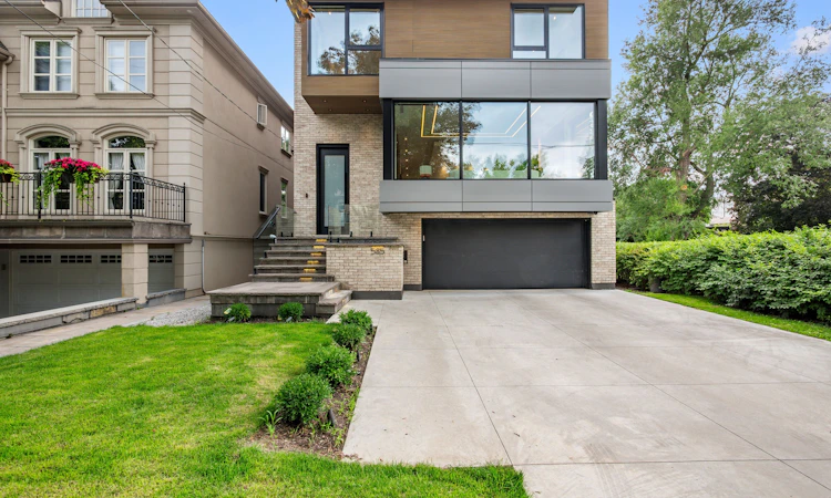 585 Bedford Park Avenue