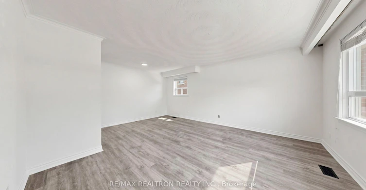 398 Connaught Avenue, Toronto, ON, M2R 2M2 - 11
