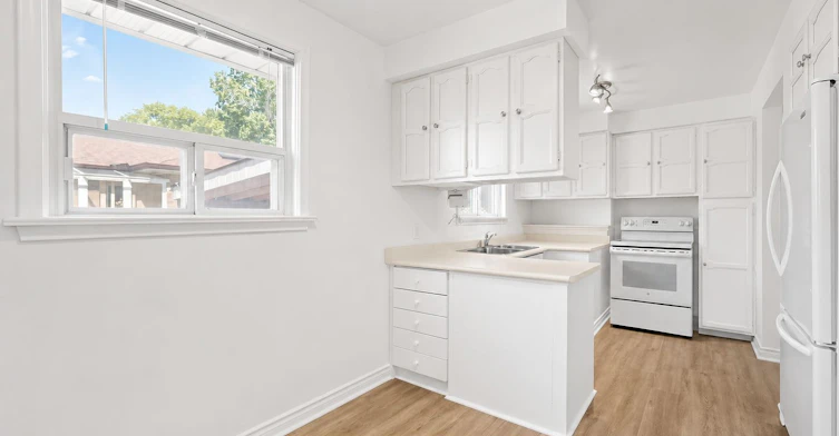 398 Connaught Avenue, Toronto, ON, M2R 2M2 - 4