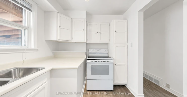 398 Connaught Avenue, Toronto, ON, M2R 2M2 - 5