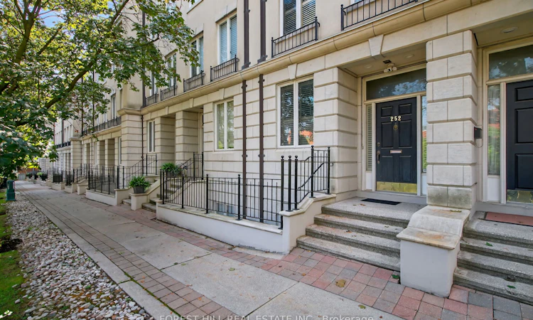 252 Spadina Road