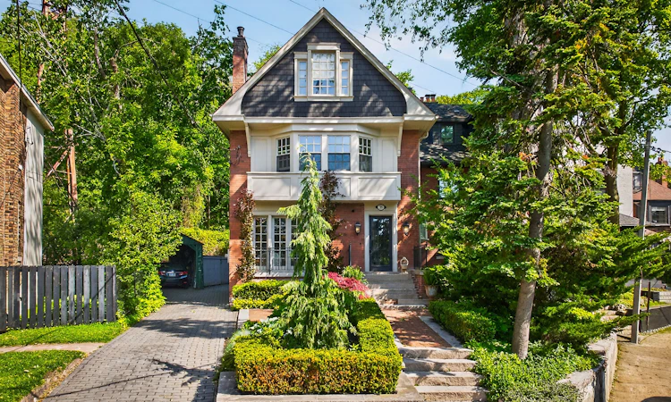 30 Edgewood Crescent