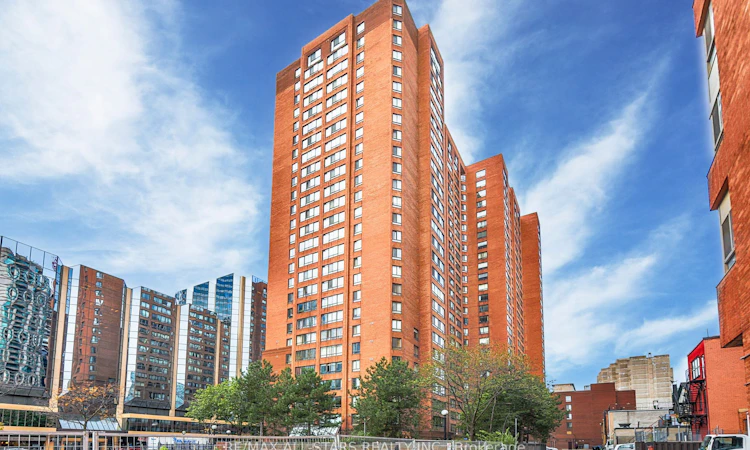 503-633 Bay Street