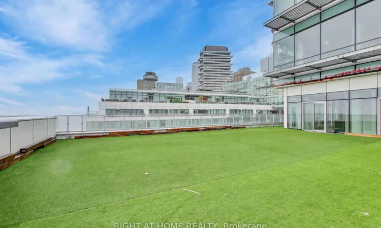 1126-39 Queens Quay E
