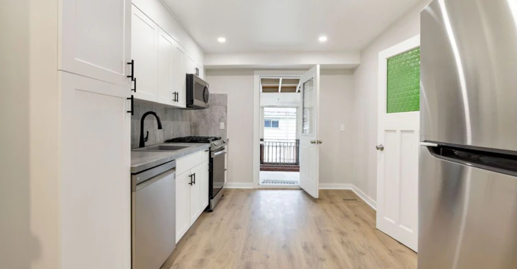 Main-81 Palmerston Avenue, Toronto, ON, M6J 2J2 - 3