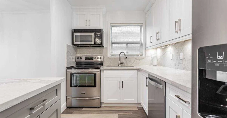 Main-157 Viewmount Avenue, Toronto, ON, M6B 1T5 - 17