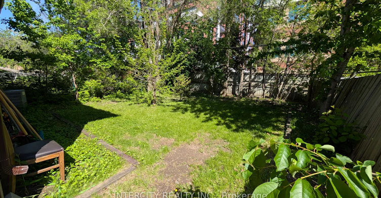 Room 3-56 Caracas Road, Toronto, ON, M2K 1B1 - 8