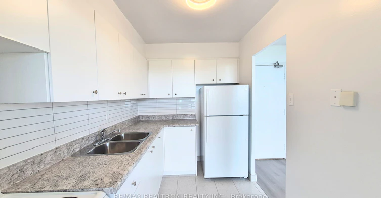 2002-21 Vaughan Road, Toronto, ON, M6G 2N2 - 6