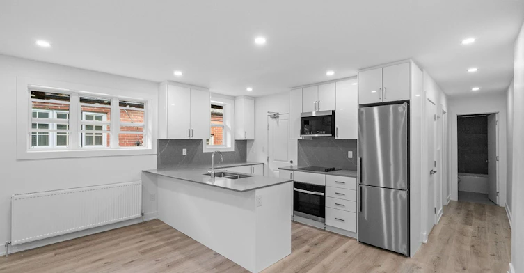 Main-28 Strathgowan Avenue, Toronto, ON, M4N 1B9 - 2