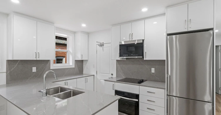 Main-28 Strathgowan Avenue, Toronto, ON, M4N 1B9 - 4