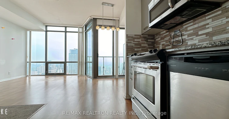 4707-832 Bay Street, Toronto, ON, M5S 1Z6 - 4