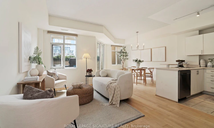 207-550 Front Street W