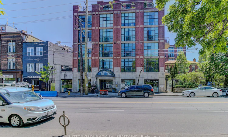 208-901 Queen Street W