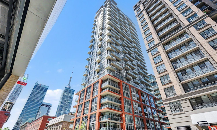713-126 Simcoe Street
