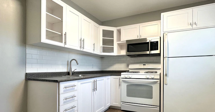 Upper-123 Lindsey Avenue, Toronto, ON, M6H 1E5 - 6