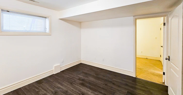 Basement 2-22 Roberta Drive, Toronto, ON, M6A 2J5 - 2