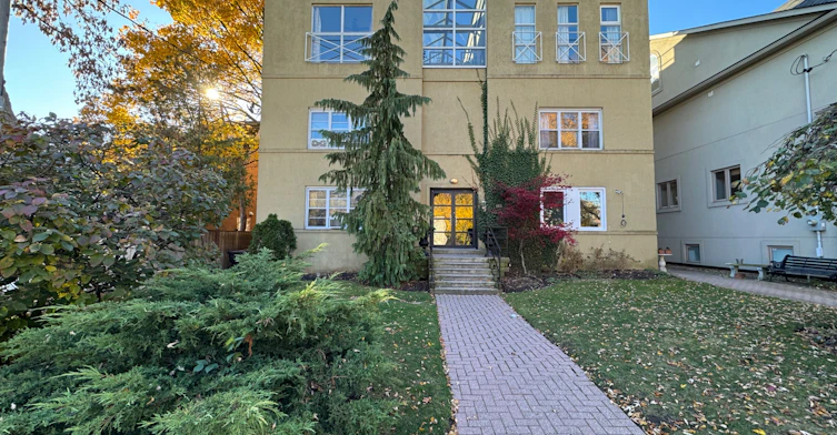 12-823 Millwood Road, Toronto, ON, M4G 1W3 - 11