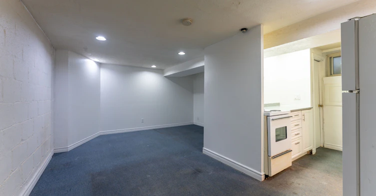 12-823 Millwood Road, Toronto, ON, M4G 1W3 - 2