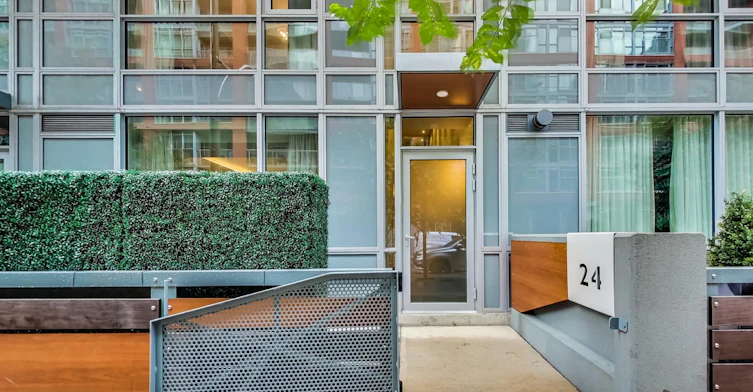 TH24-30 Nelson Street, Toronto, ON, M5V 0H5