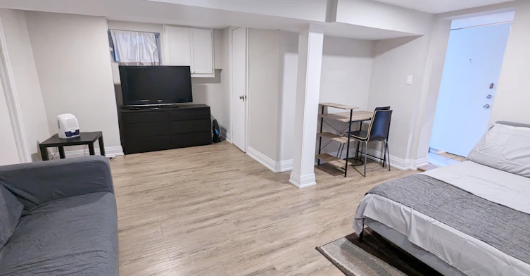 Bsmt-276 Montrose Avenue, Toronto, ON, M6G 3G8 - 4