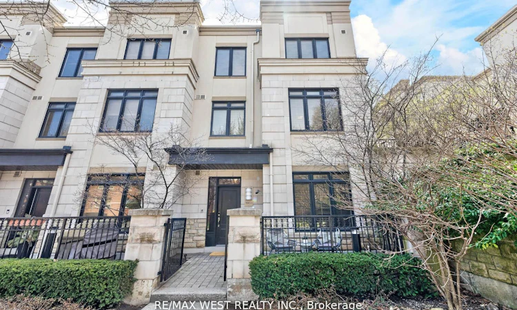 TH 11-7 Oakburn Crescent