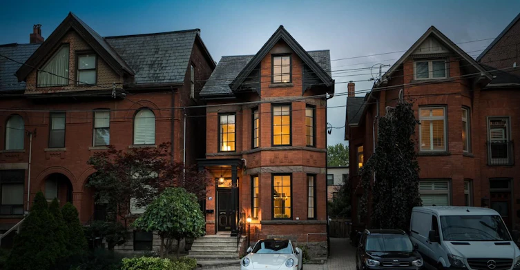 43 Bernard Avenue, Toronto, ON, M5R 1R3