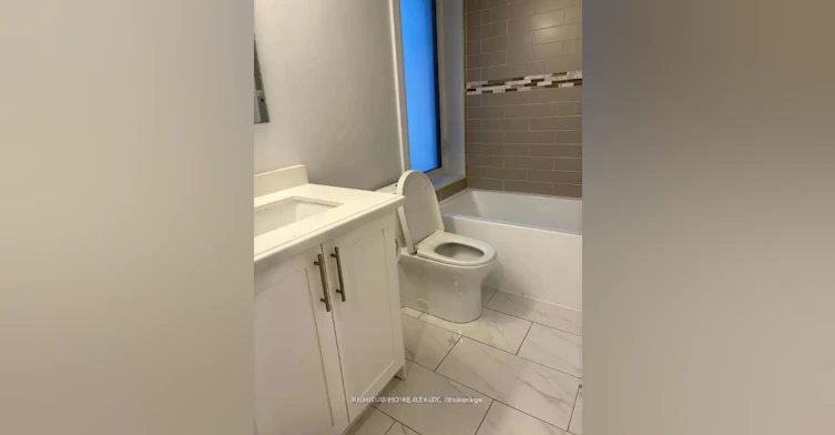 Upper-186 Mutual Street, Toronto, ON, M5B 2B3 - 4