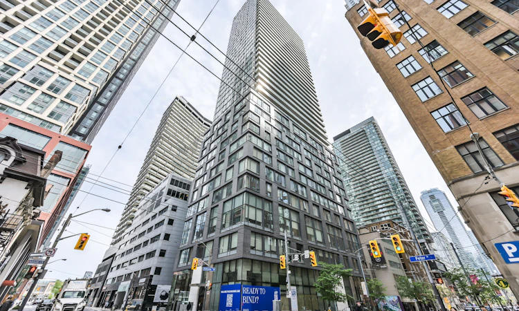 3903-101 Peter Street W