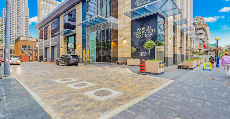 4402-11 Yorkville Avenue N, Toronto, ON, M4W 0B7 - 3