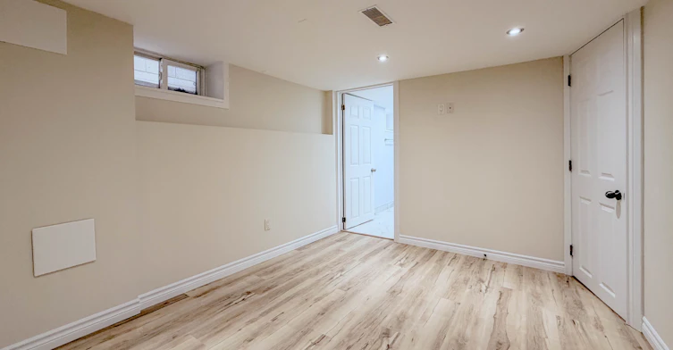 Lower-403 Winona Drive, Toronto, ON, M6C 3T4 - 8