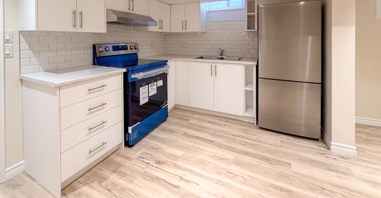 Lower-403 Winona Drive, Toronto, ON, M6C 3T4 - 6