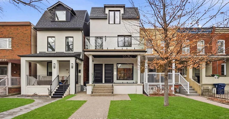 Lower-390 Saint Clarens Avenue, Toronto, ON, M6H 3W3