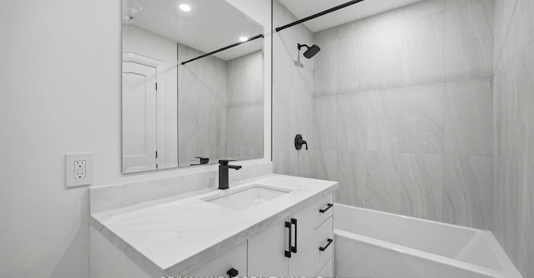 Lower-390 Saint Clarens Avenue, Toronto, ON, M6H 3W3 - 4