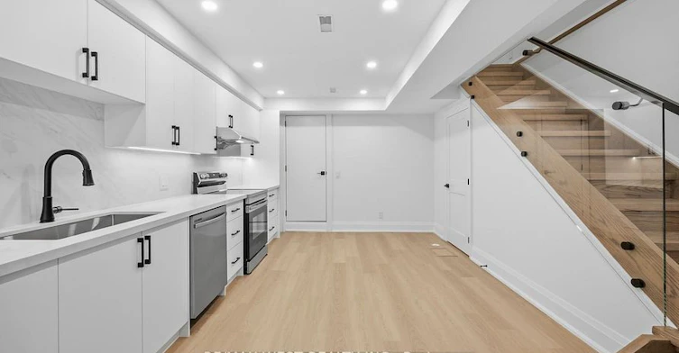 Lower-390 Saint Clarens Avenue, Toronto, ON, M6H 3W3 - 3
