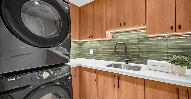 Lower-390 Saint Clarens Avenue, Toronto, ON, M6H 3W3 - 2