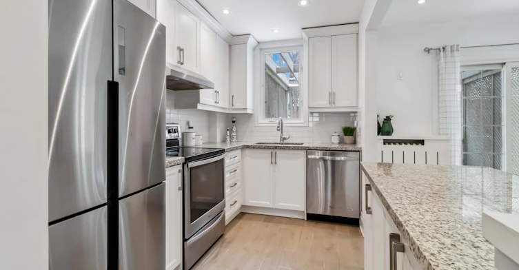 326 St Germain Avenue, Toronto, ON, M5M 1W3 - 15