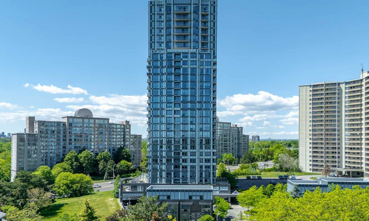 809-18 Graydon Hall Drive