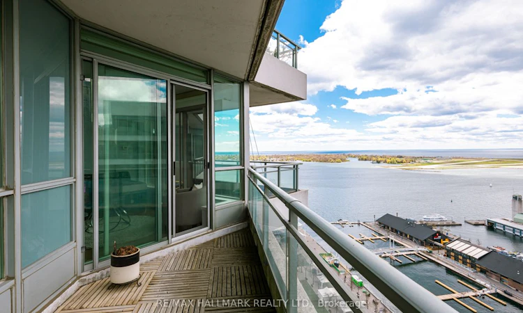 2707-228 Queens Quay W