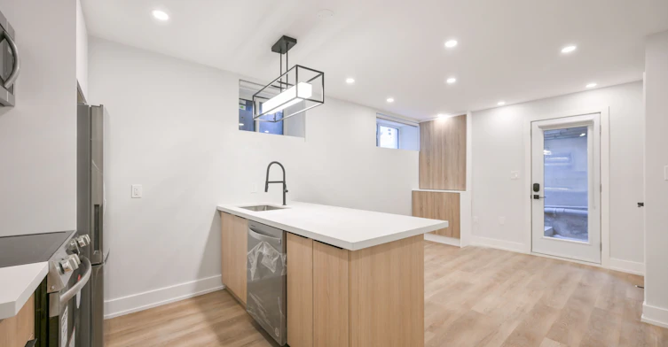 Lower-997 Dufferin Street, Toronto, ON, M6H 4B2 - 3
