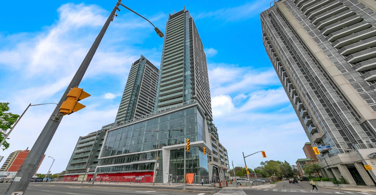S2102-8 Olympic Garden Drive, Toronto, ON, M2M 0B9