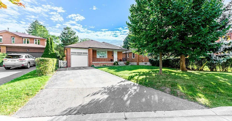 Main-19 Tobruk Crescent, Toronto, ON, M2M 3B3