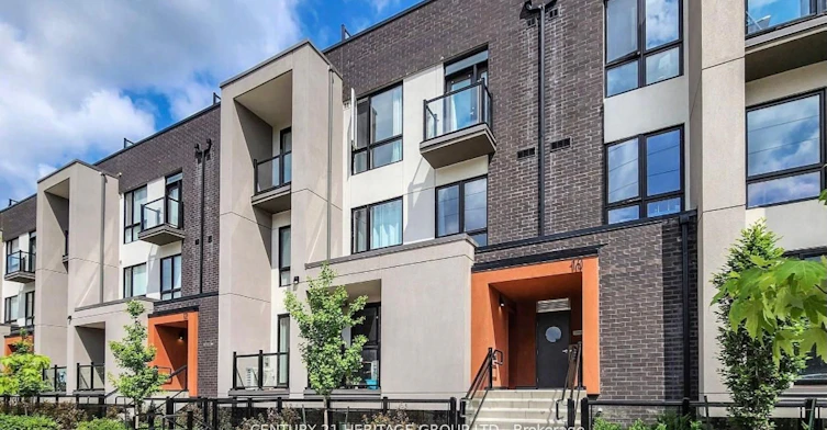 A3-10 Marquette Avenue S, Toronto, ON, M6A 0E1