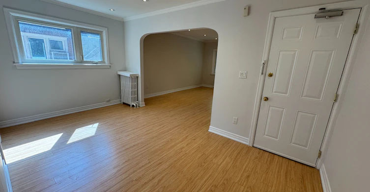 Upper-38 Strathgowan Avenue, Toronto, ON, M4N 1B9 - 3
