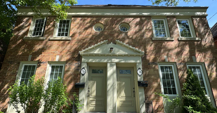 Upper-38 Strathgowan Avenue, Toronto, ON, M4N 1B9