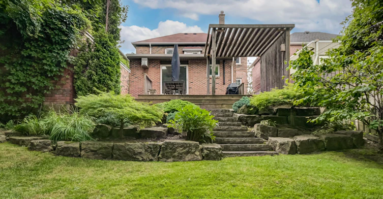 112 Dewbourne Avenue, Toronto, ON, M6C 1Y7 - 27