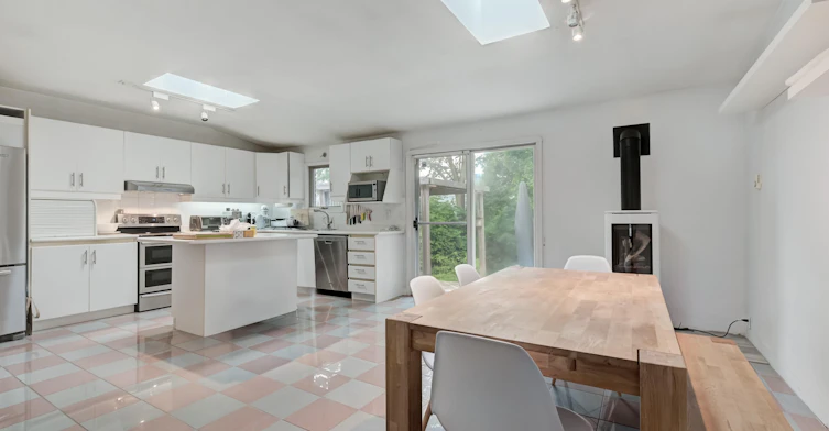 112 Dewbourne Avenue, Toronto, ON, M6C 1Y7 - 10