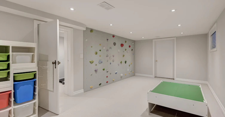 112 Dewbourne Avenue, Toronto, ON, M6C 1Y7 - 24