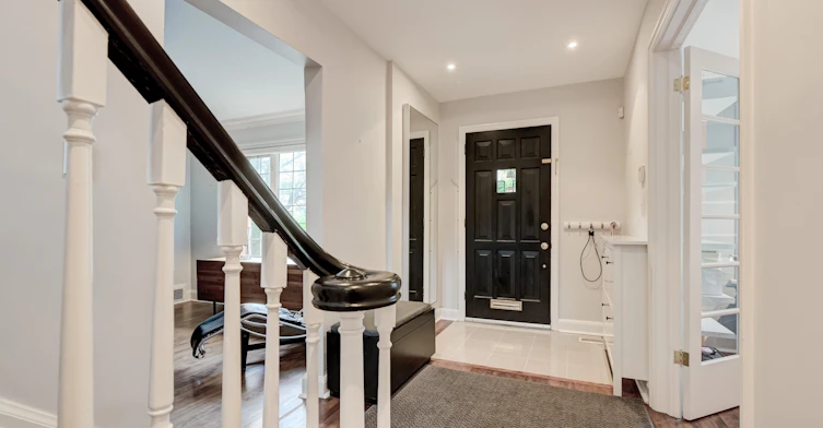 112 Dewbourne Avenue, Toronto, ON, M6C 1Y7 - 3