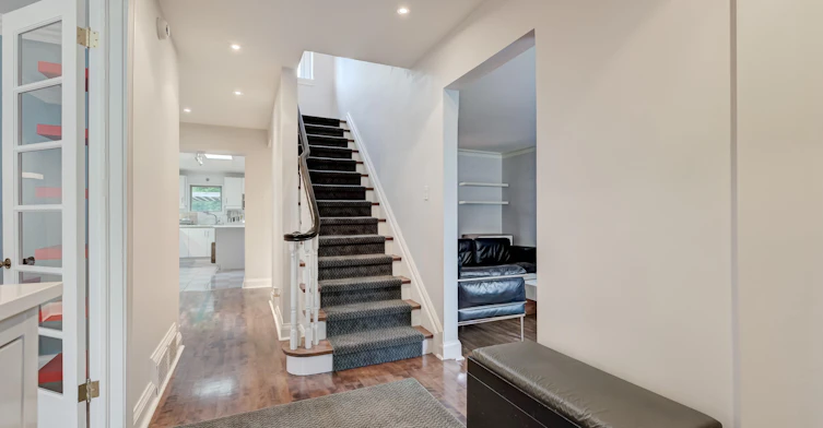 112 Dewbourne Avenue, Toronto, ON, M6C 1Y7 - 4