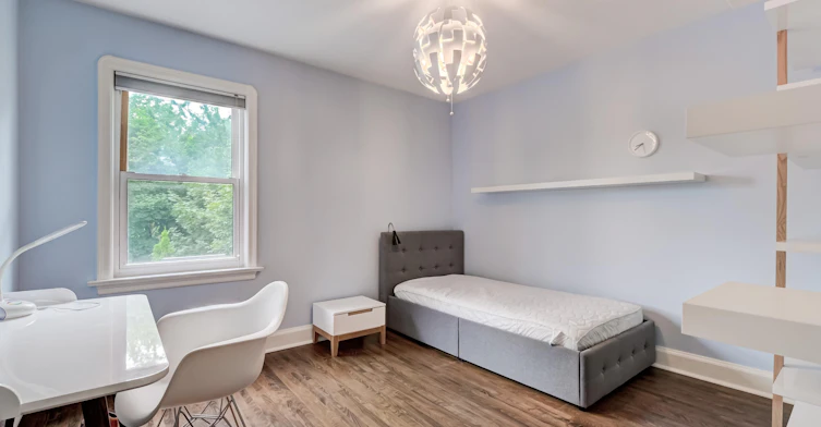 112 Dewbourne Avenue, Toronto, ON, M6C 1Y7 - 20